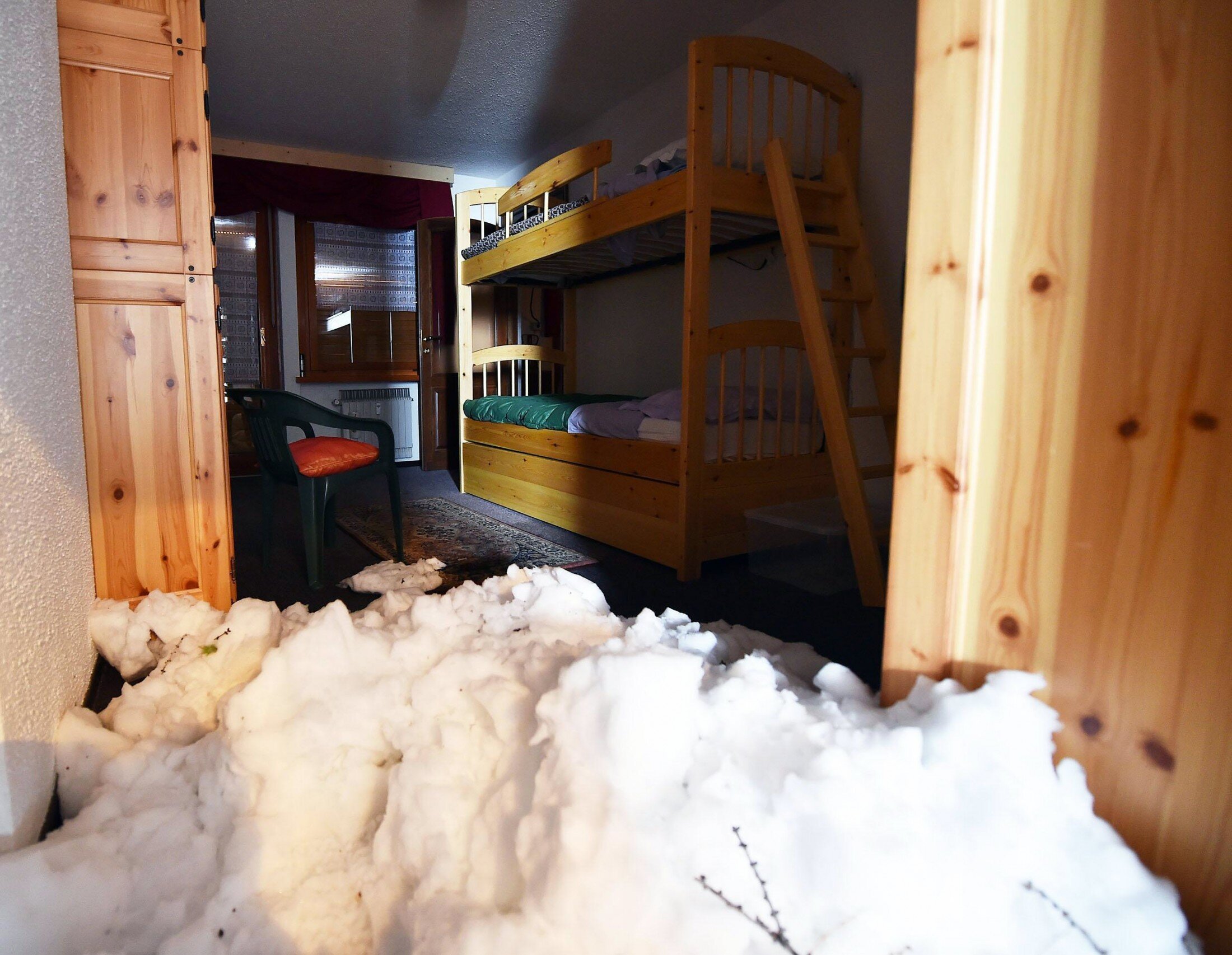 Avalanche hits Sestriere building, Olympic village evacuated