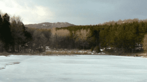 ribolovec-probi-dupka-v-zamryznalo-ezero-padna-v-neq-i-zagina-281330