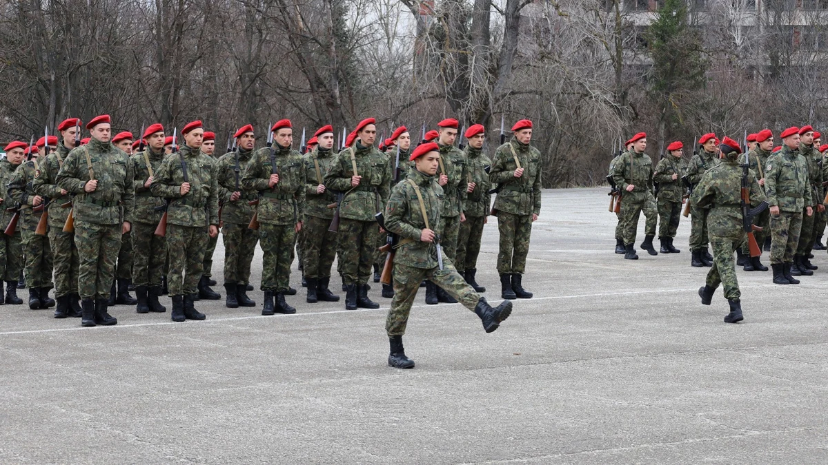 Държавата вдига парите на военните зад граница