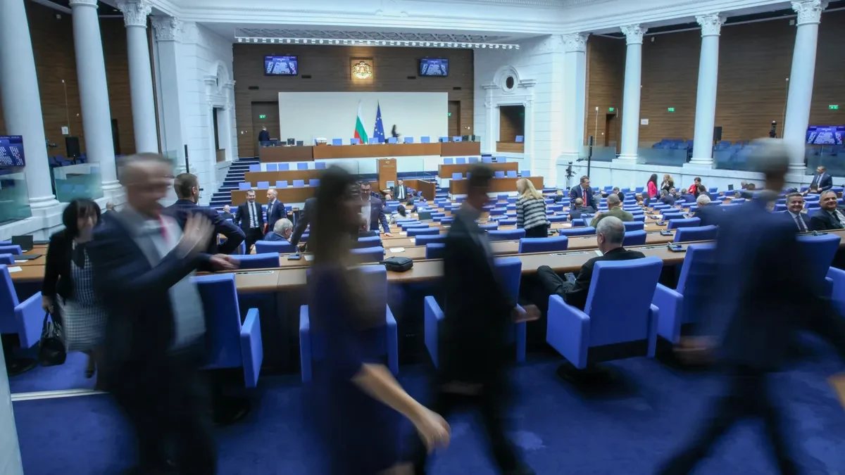 Депутатите отмениха парламентарната ваканция по време на избори