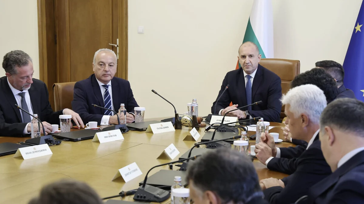 Румен Радев пое директен контрол над силовите министерства