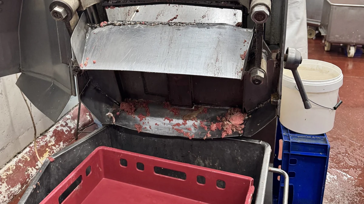 БАБХ затвори кланица в Джебел с тон и половина немаркирано месо