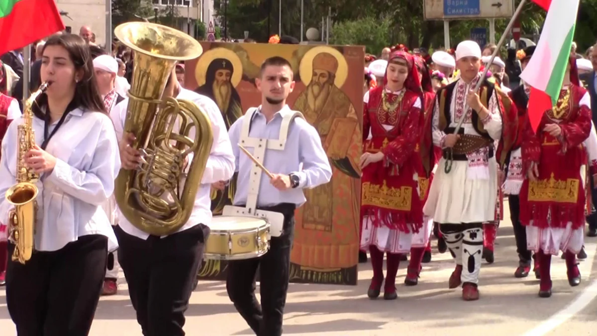 Ученици и учители изпълниха центъра на Разград