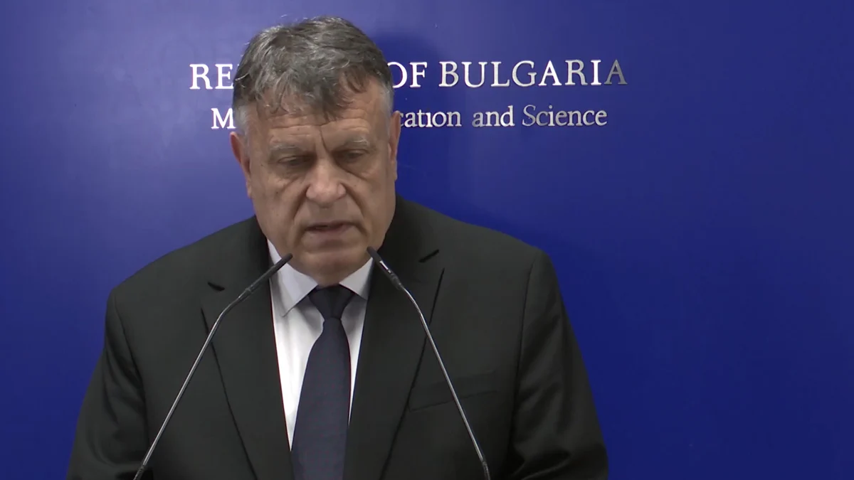 МОН въвежда електронни служебни бележки за предстоящите матури