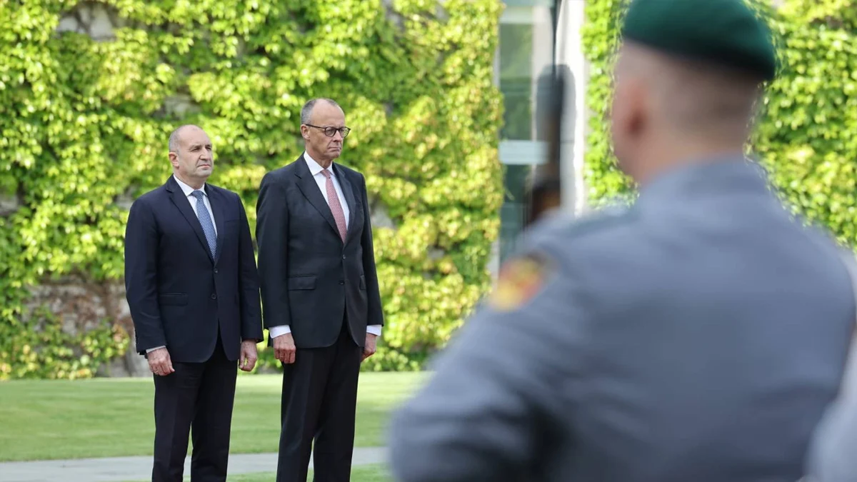 Румен Радев кацна в Берлин за преговори с Фридрих Мерц