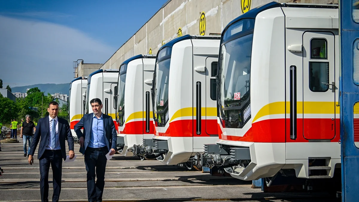 Пуснаха четири модерни метровлака в София