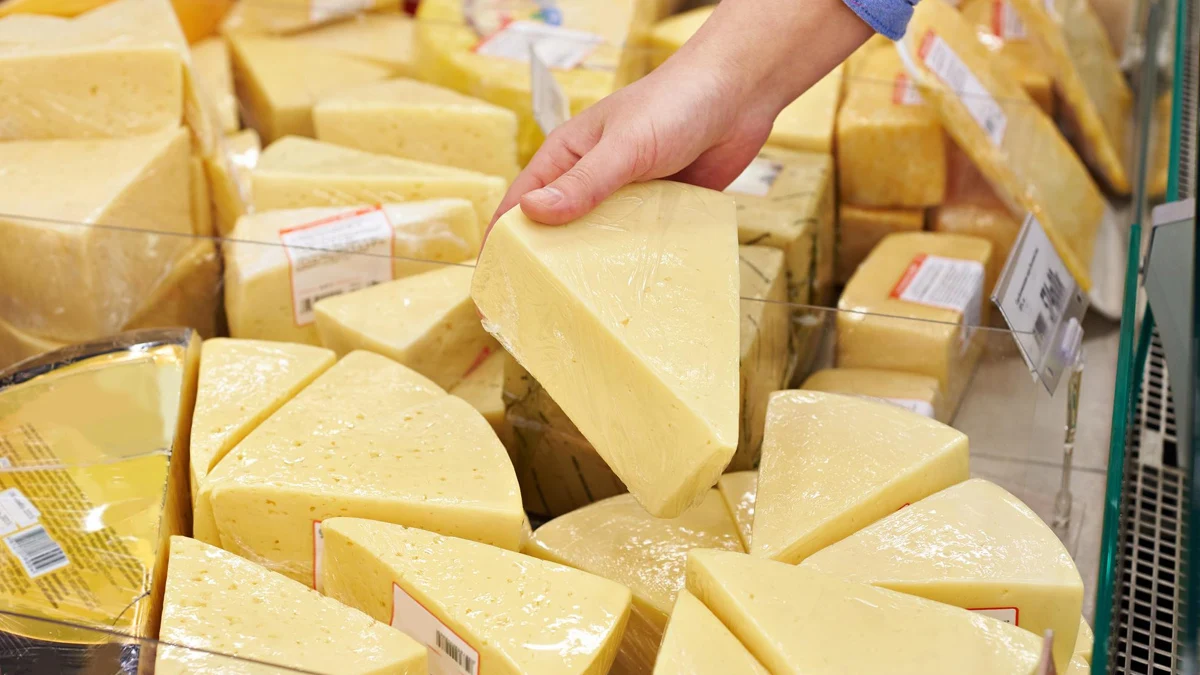 Търговските вериги: Нашият кашкавал се продава с 5% под доставната цена