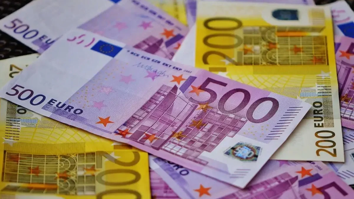 Орязват заплатите на висшите държавници с до 500 евро