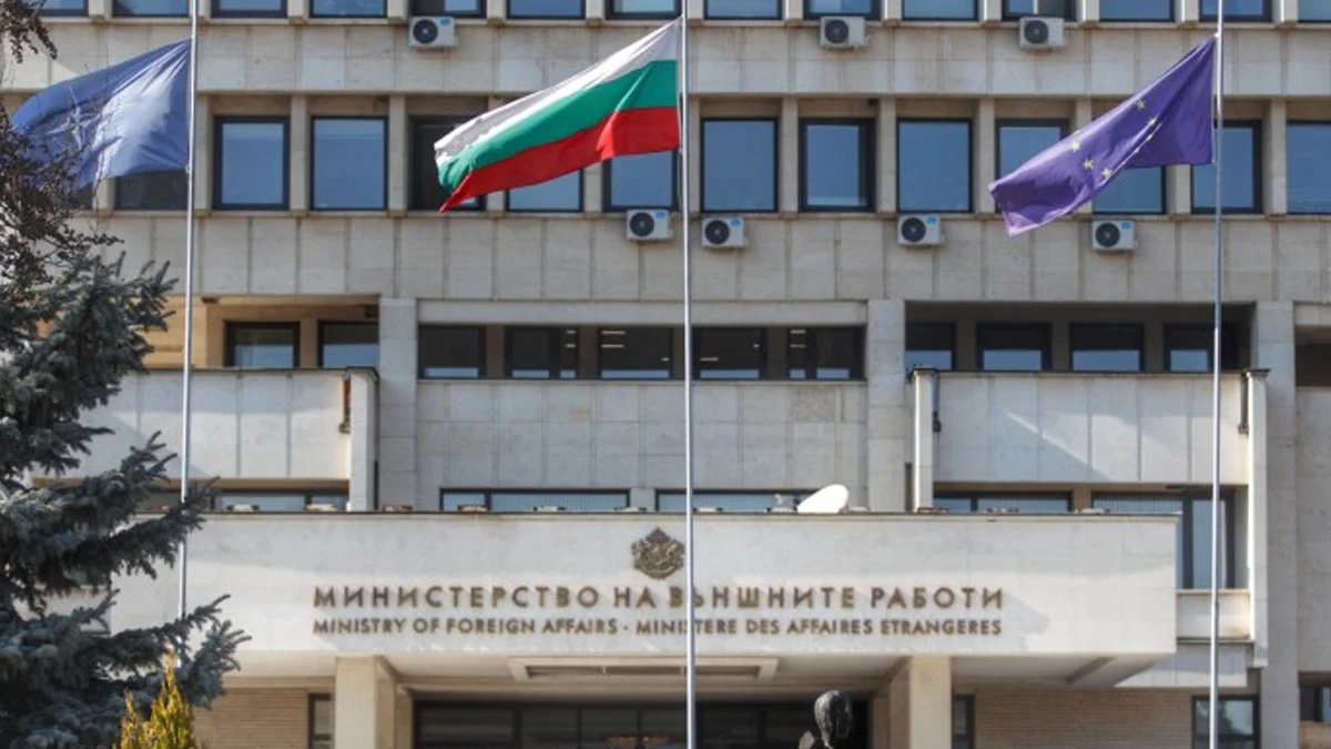 МВнР извика посланика на Скопие след палежа на автомобили