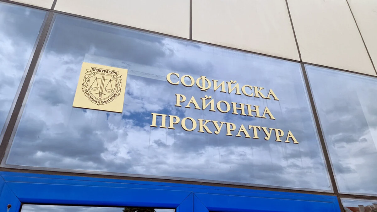Мъж нападна с нож майка си в София