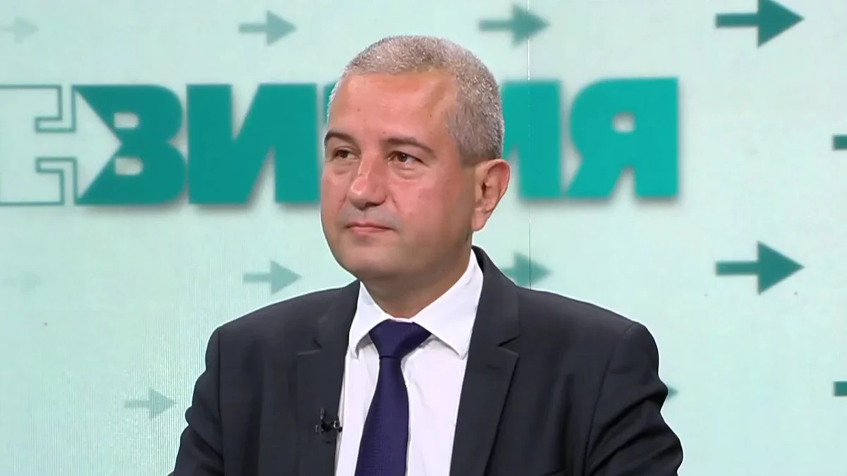 Иван Кръстев предлага 25% данък над 10 000 евро заплата