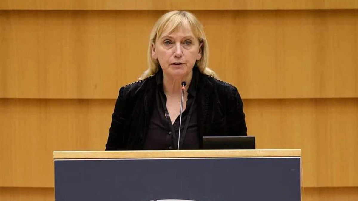 Елена Йончева сигнализира Европол и Интерпол за политическа злоупотреба с лични данни