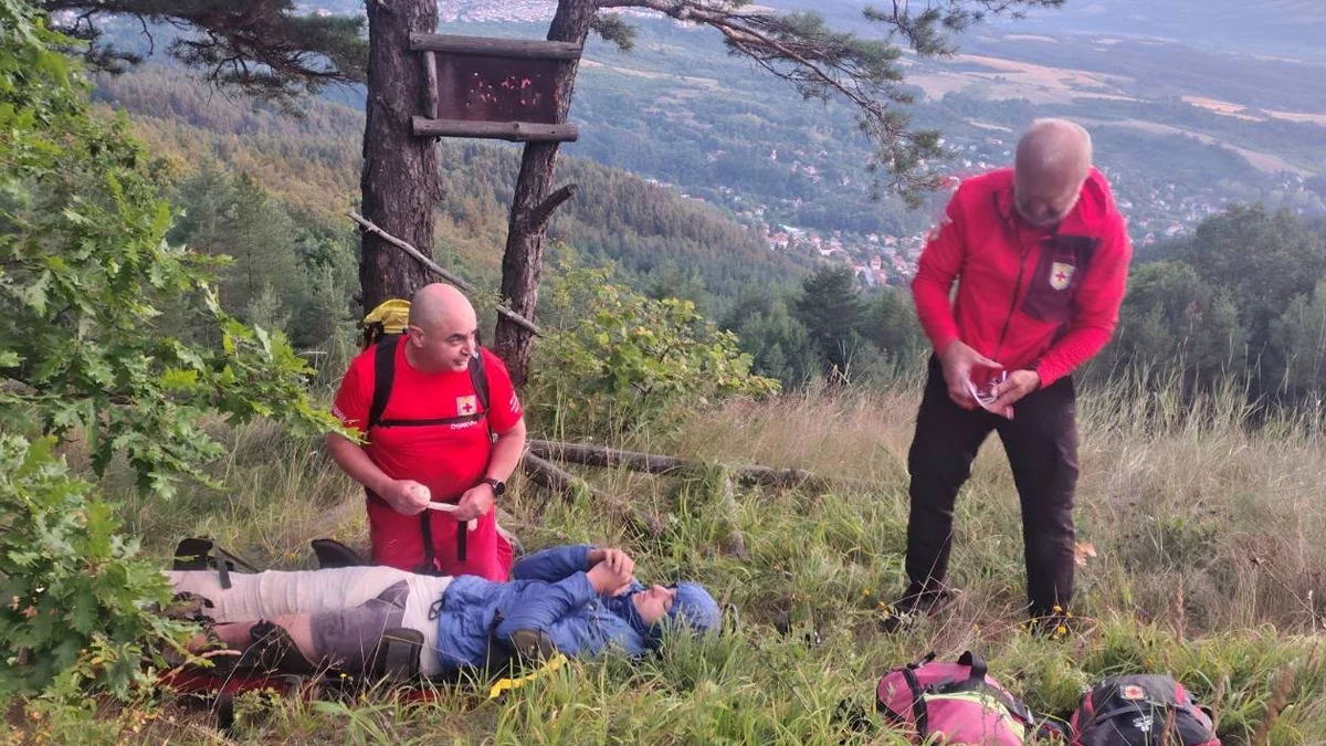 Спасиха турист със счупен крак над село Рударци