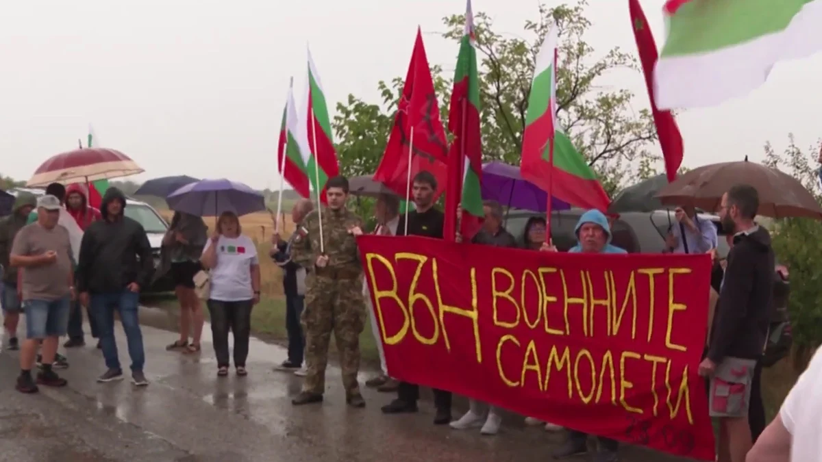 Протест в Ямболско срещу американските самолети в Безмер