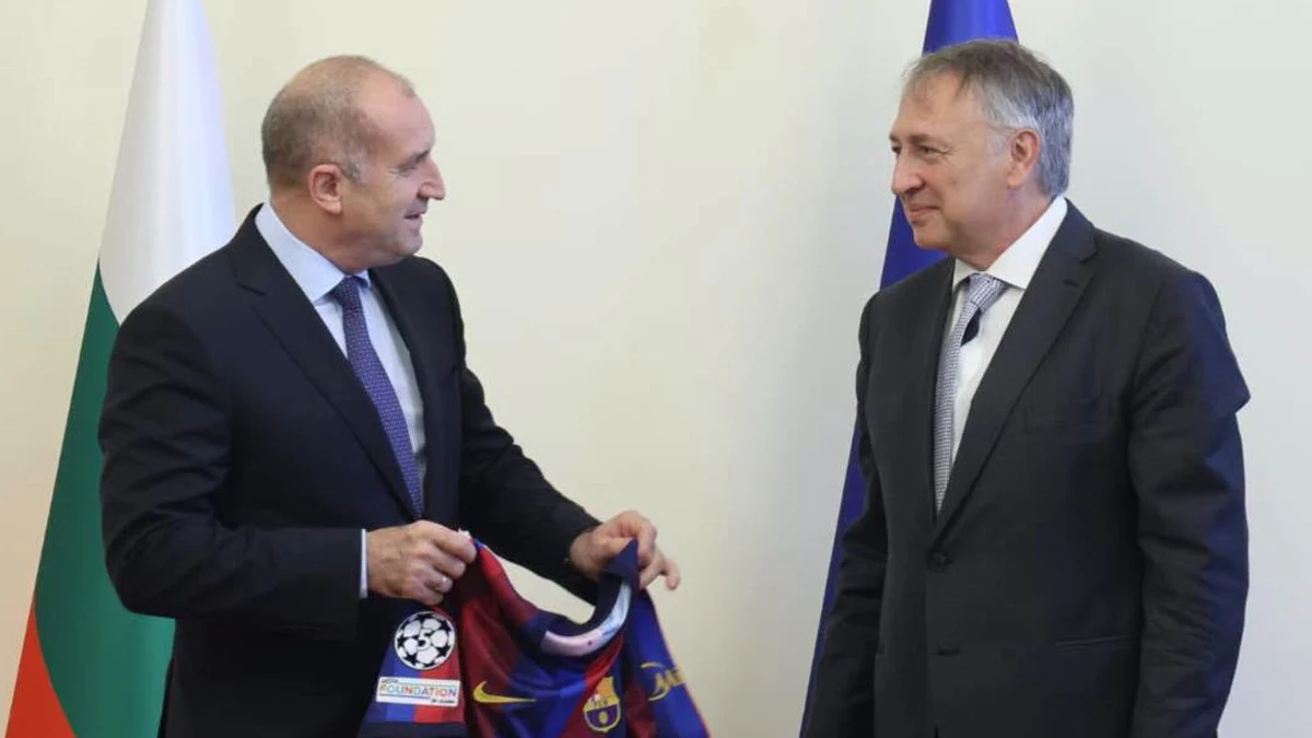 Румен Радев прие делегация на футболен клуб „Барселона“