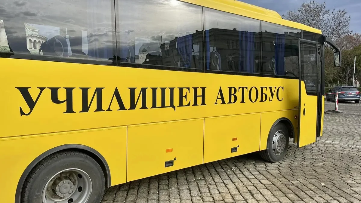 Стотици училища у нас чакат нови автобуси