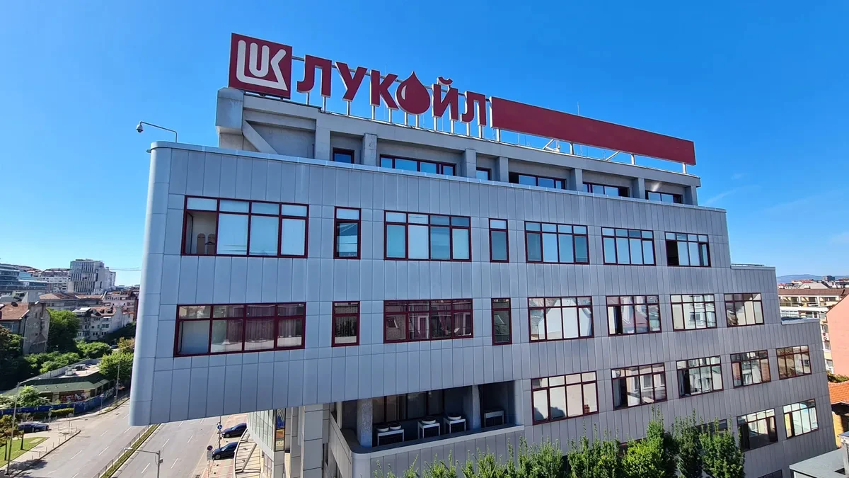 „Прогресивна България“ внесе промяна в закона за особения управител на Лукойл