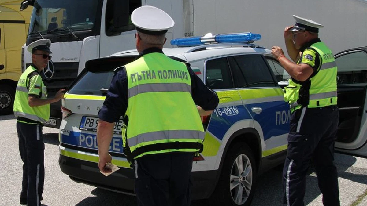 Катастрофа затрудни движението по пътя Обзор - Баня