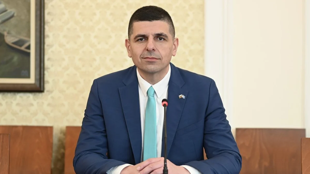 Ивайло Мирчев: България присъства на парада, но отсъства от решенията
