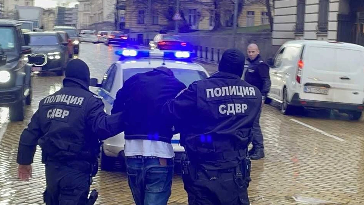 Полицията в София откри наркотици в радио на автомобил