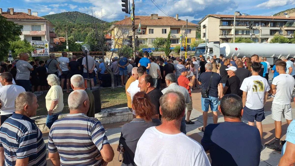 Протест блокира пътя за Гърция през Кресна