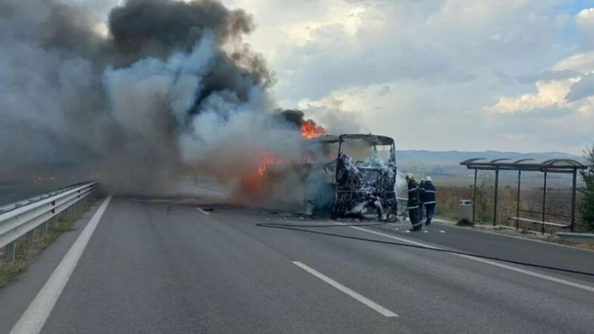 Пътници останаха блокирани на АМ "Тракия" след пожар в автобус