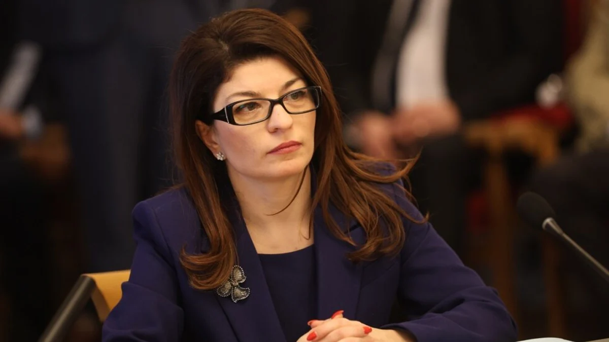 Десислава Атанасова отрича да е летяла с Пеевски