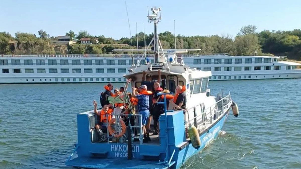 Капитанска грешка е причината за заседналия кораб край Видин