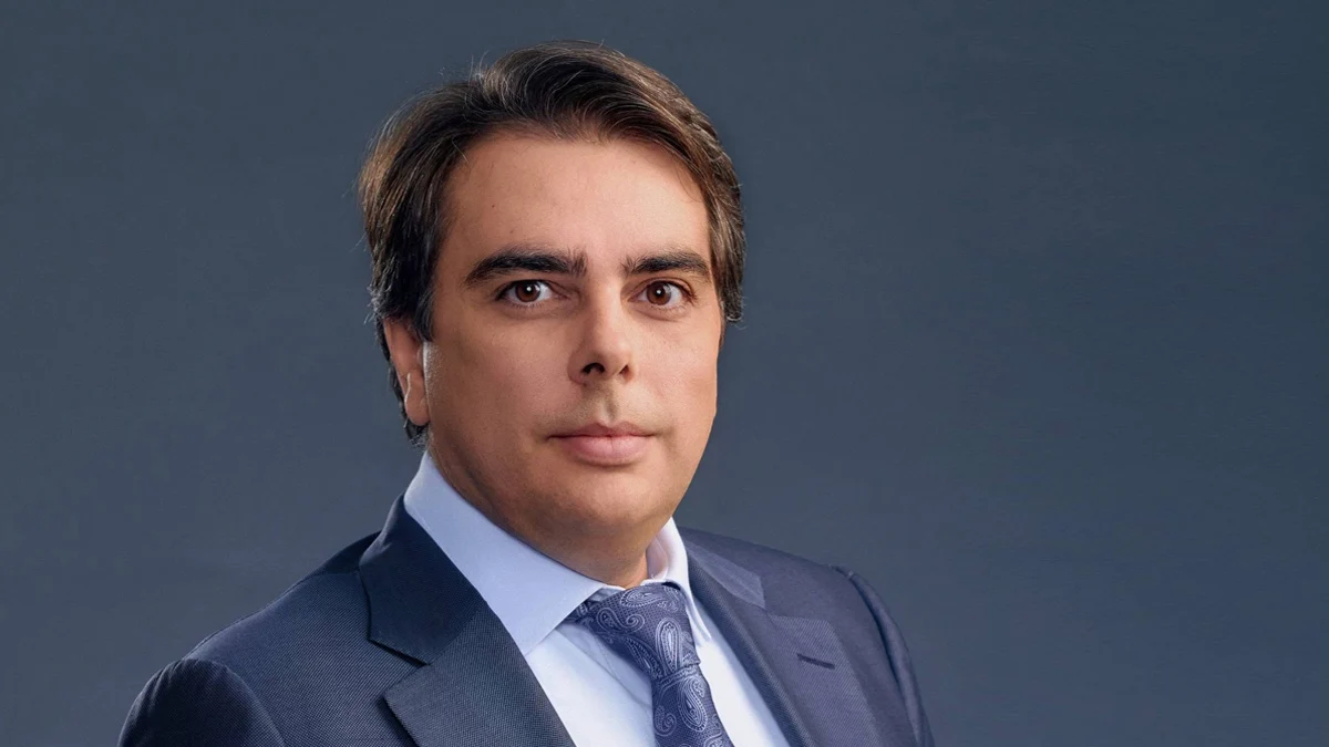Асен Василев критикува Радев: Иран намери Безмер на картата