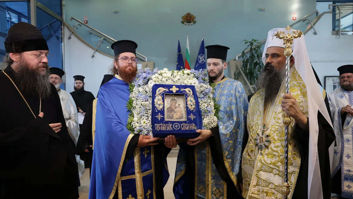 Чудотворната Хавайска икона на Богородица пристигна в България