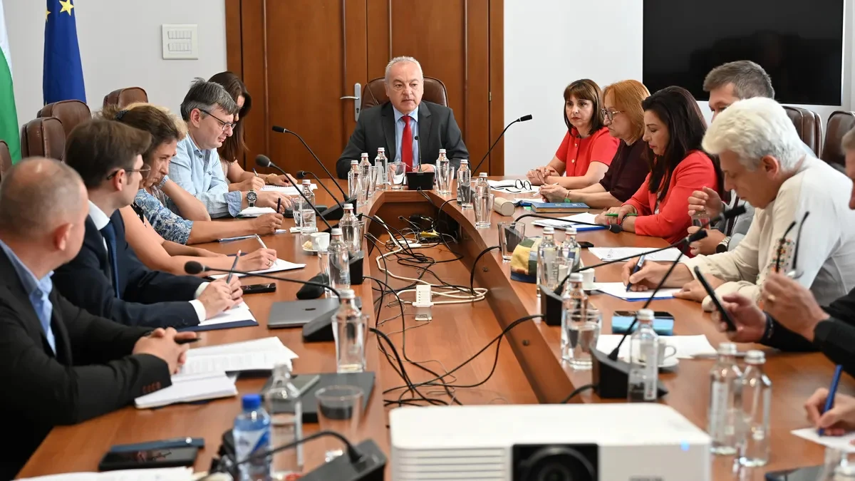 Дебатите за минималната заплата продължават над пет часа
