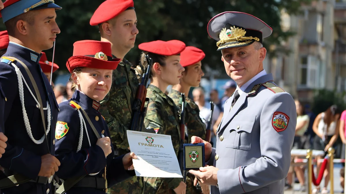 Випуск „Априлски“ получи офицерски пагони във Велико Търново