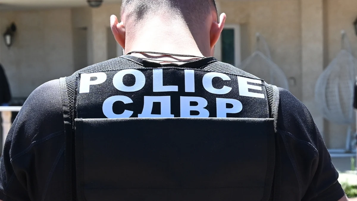 Задържаха четирима души при акции в столични молове