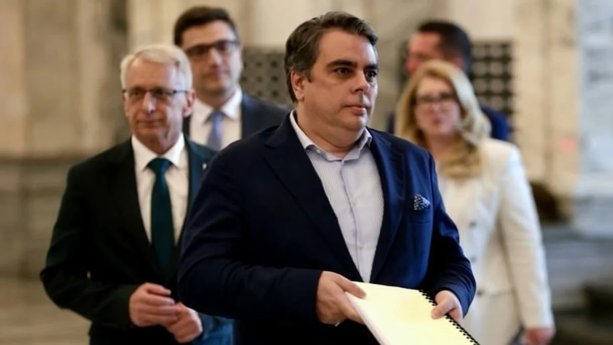Асен Василев поиска минимална заплата от 690 евро