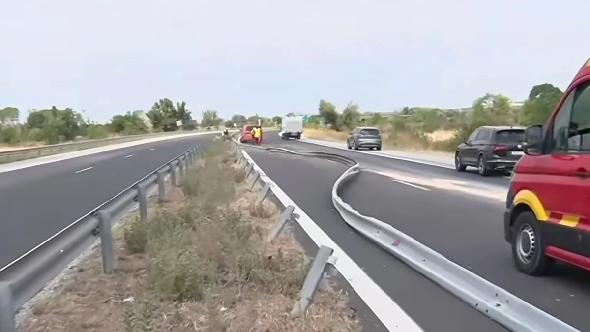 ТИР скъса две мантинели и навлезе в насрещното движение на АМ „Марица“