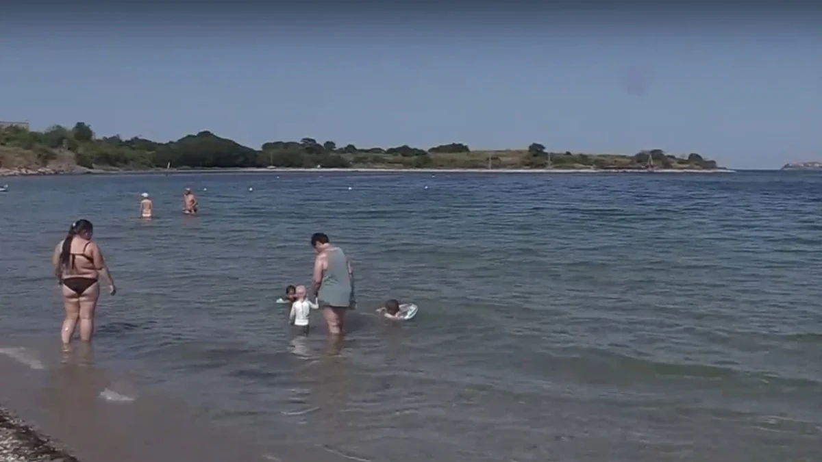 Бактерия в Черно море ни атакува, ако влизаме във водата с рани