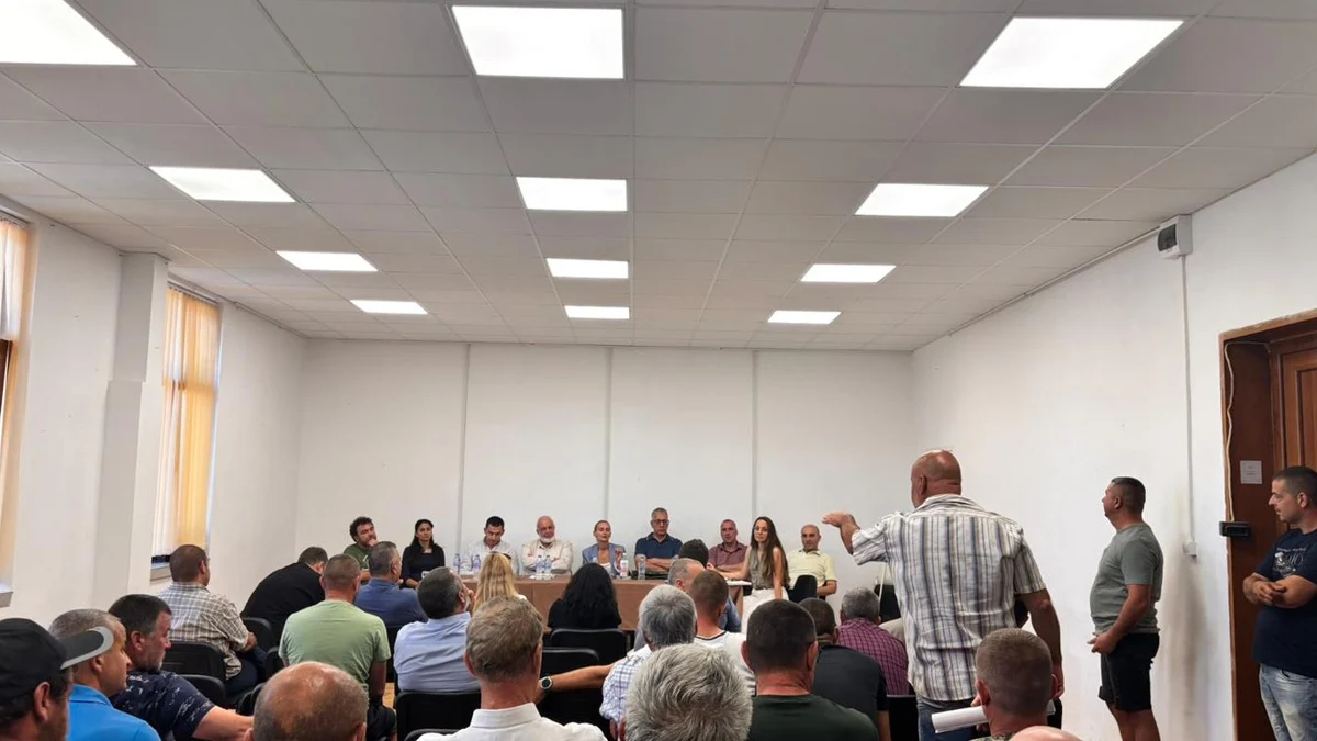 Екоминистерството търси решение с животновъдите след убитите лешояди