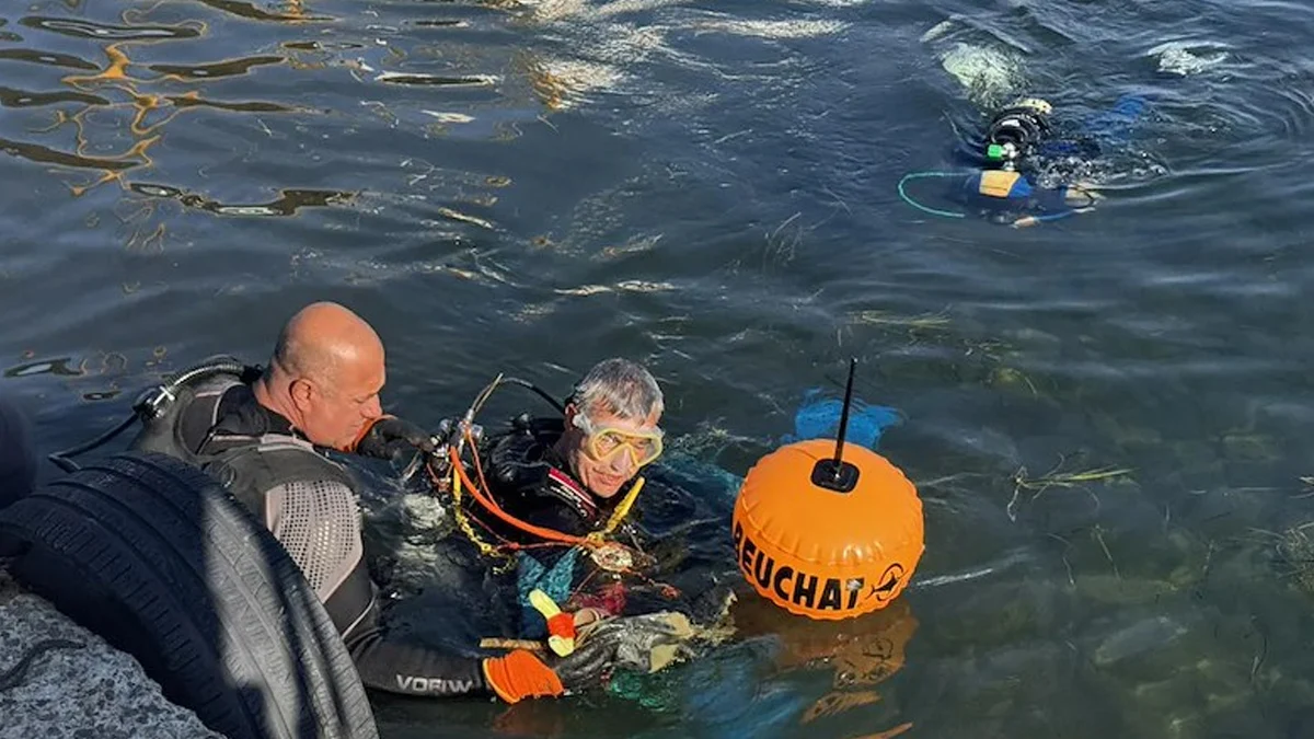 Водолази извадиха гуми и пластмаса от морето край Несебър