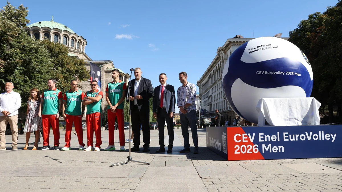 Гигантска топка отброява времето до Евроволей 2026 в София