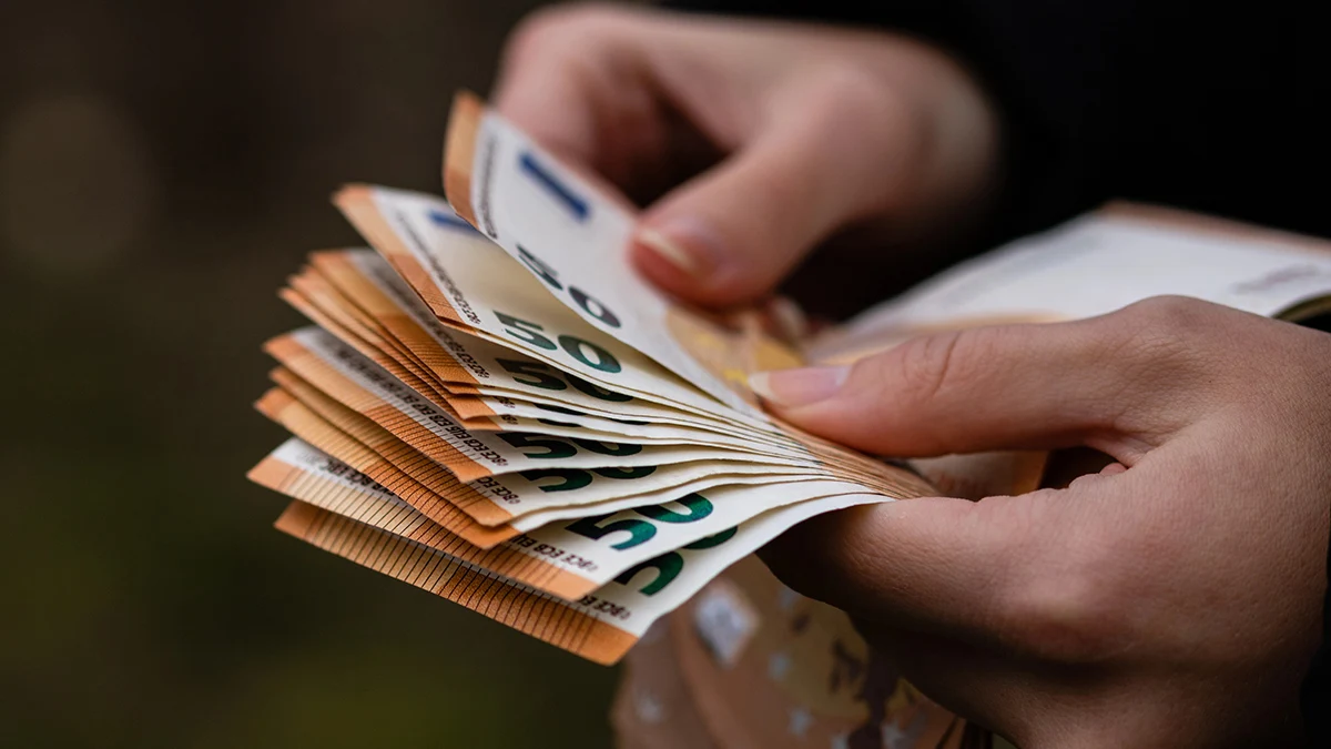Средният осигурителен доход падна до 1007 евро