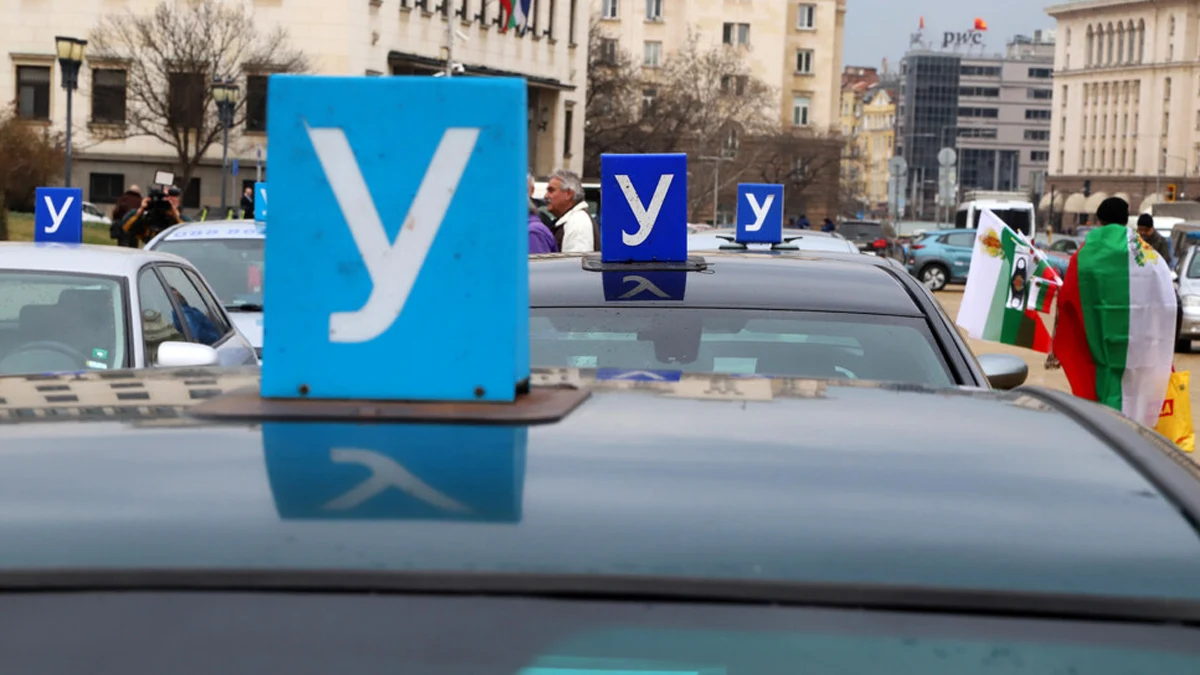 Липса на изпитващи изкарва автоинструктори на протест