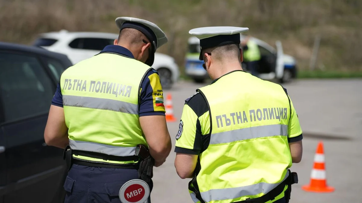 Полицията извади тайни патрули по пътя за София