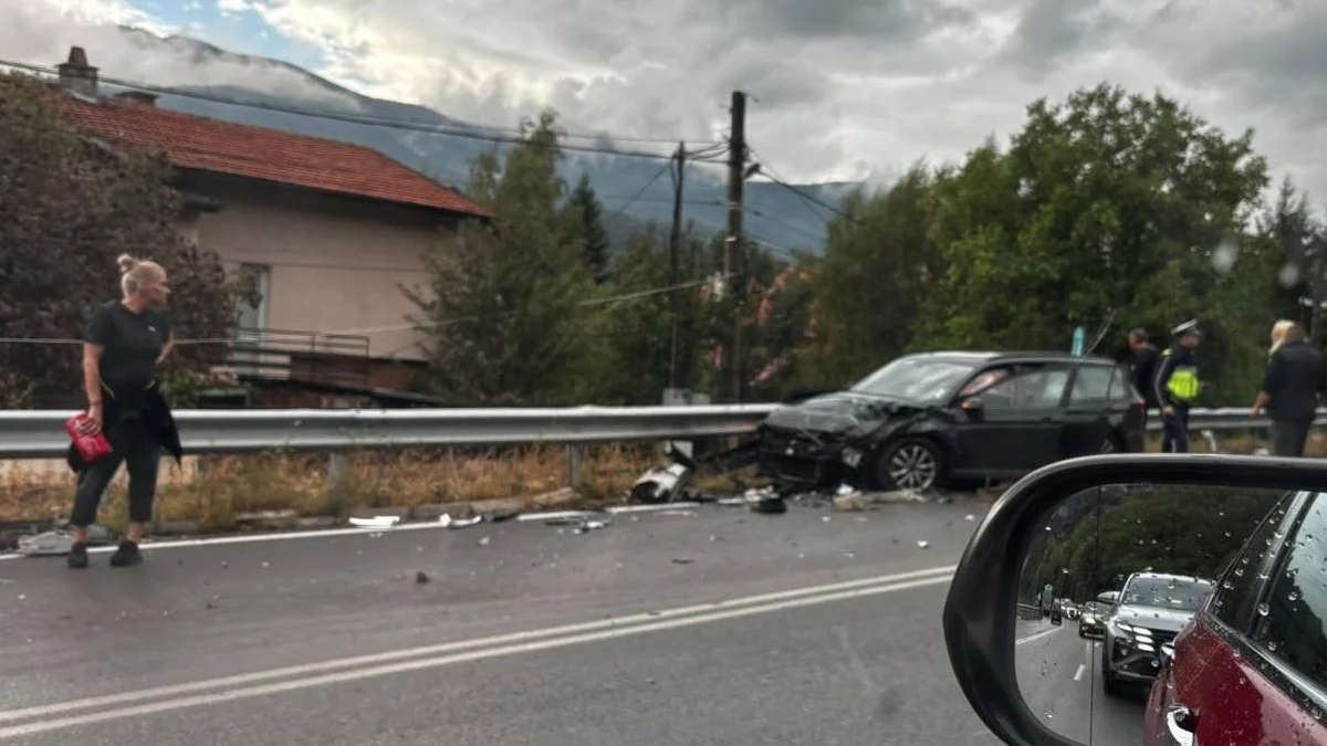 Двама чужденци пострадаха при верижна катастрофа край Владая