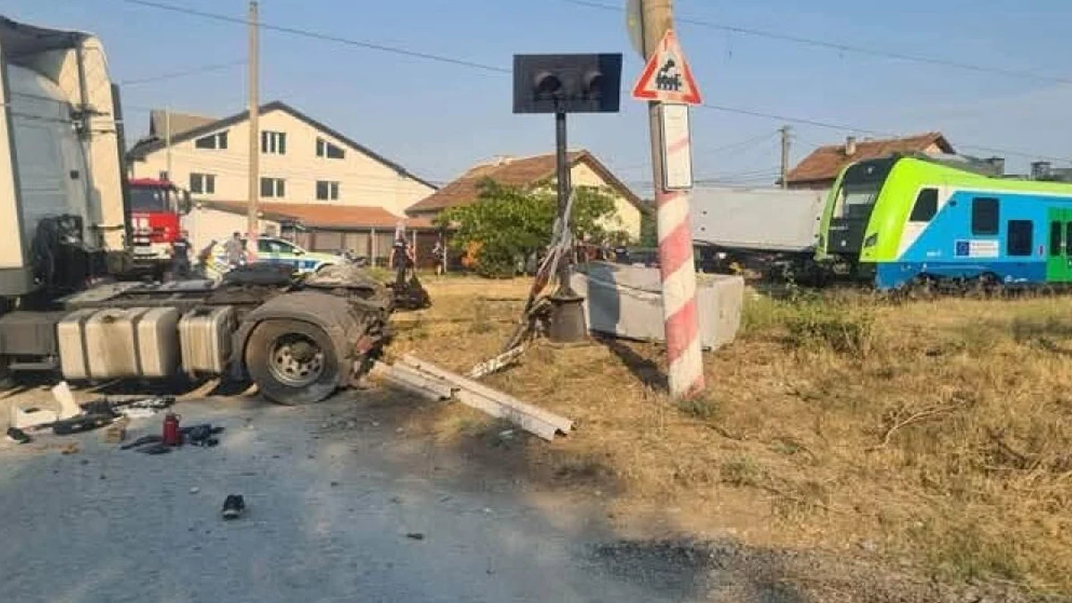 Влак блъсна ТИР на прелез във Враца