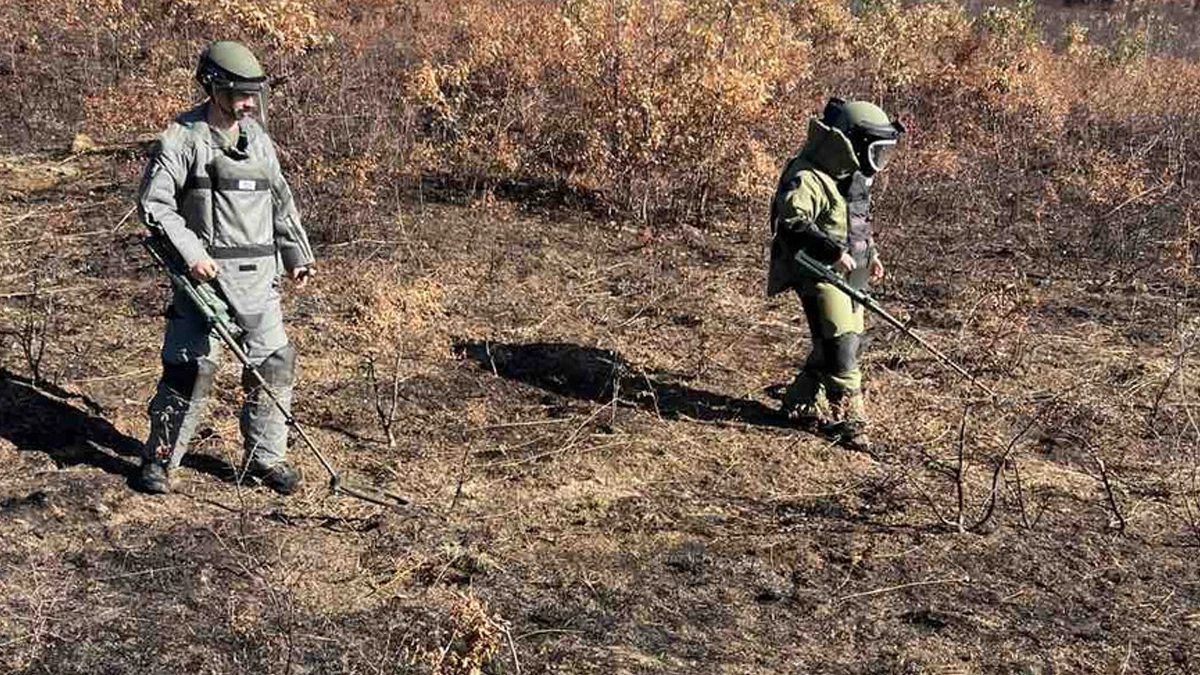 Военните обезопасиха района около складовете на „Емко“