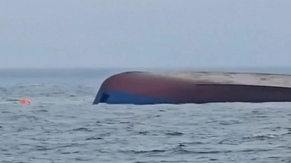 Преобърнатият кораб „Khoryv“ навлиза в българската морска зона